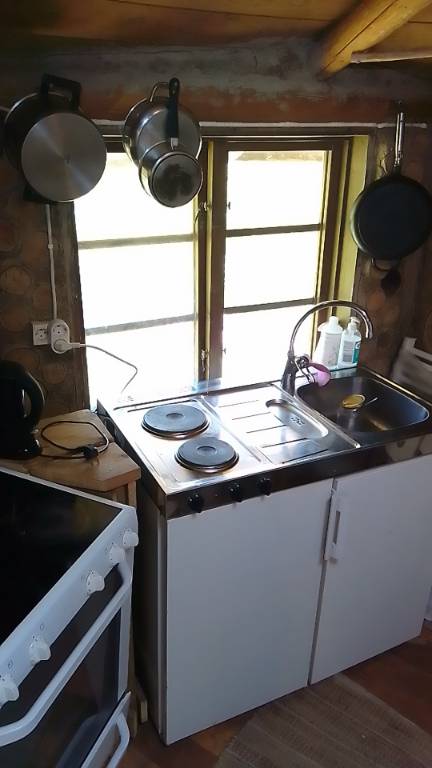 Hub's kitchen with stove and sink
