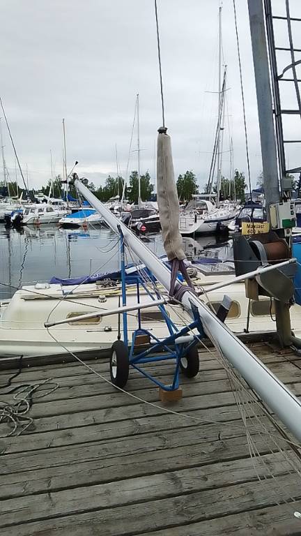 raising the mast